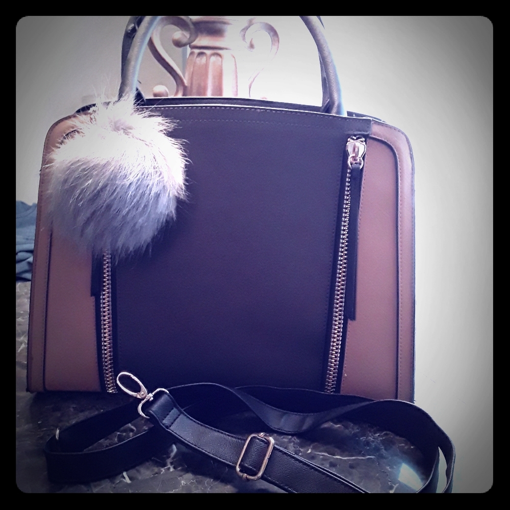 Atmosphere crossbody bag.